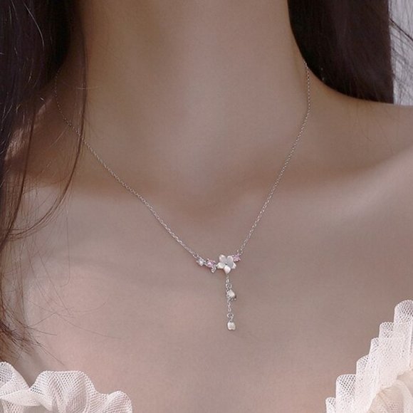 Jewelry - NEW 925 Sterling Silver Diamond Flower Necklace Y